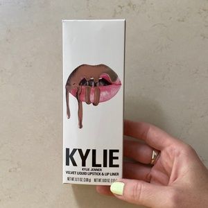 Kylie cosmetics Charm velvet liquid lipstick & lip liner duo